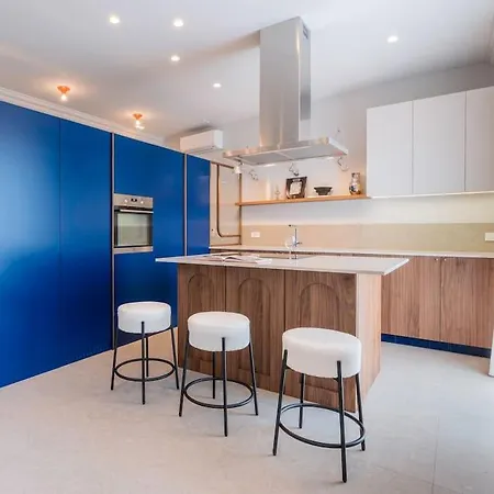 Centre Design Apartment